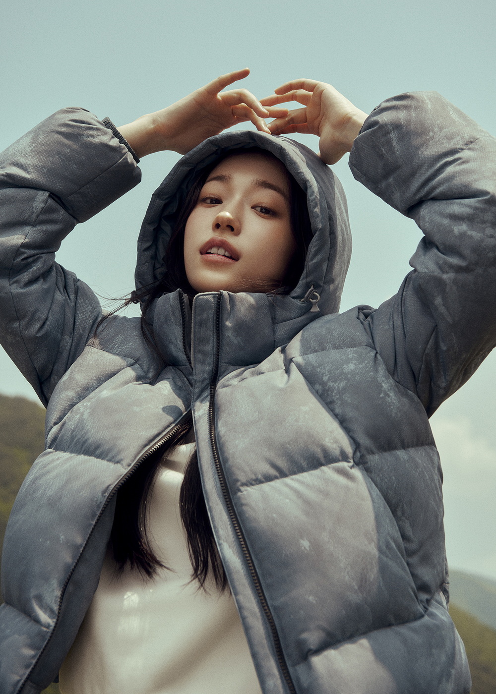 인기몰이 ‘알래스카 x 노윤서’ 맥킨리 헤비 다운 프로모션 진행 1577-Image